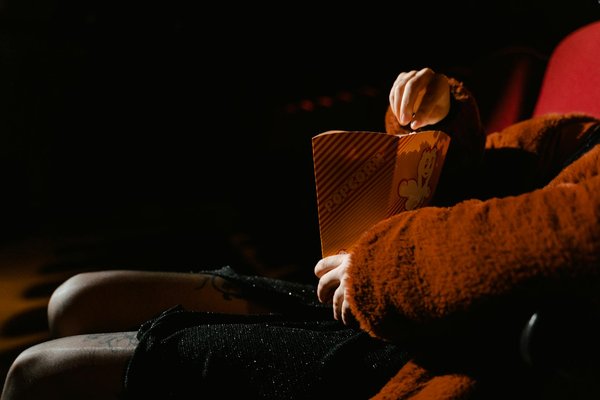 Comment la diversité culturelle enrichit-elle notre société contemporaine ?